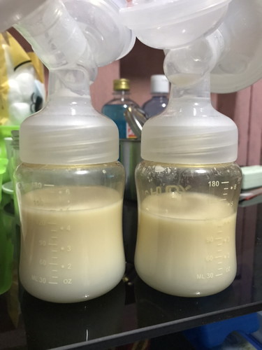นมแม่เด็กกินเต้ากินขวด 7 วันแล้วครับ