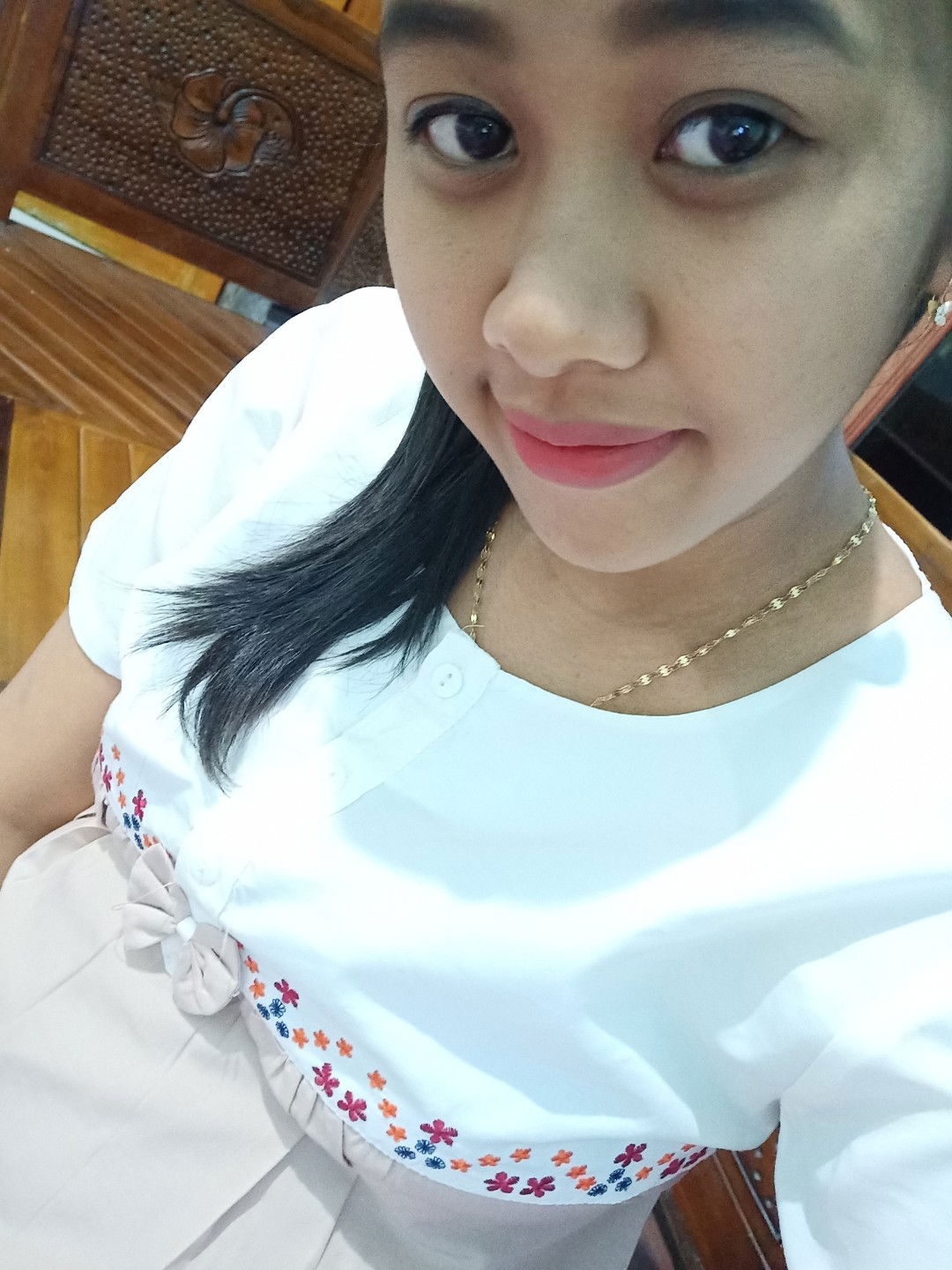 Dewi Nur Indah profile icon