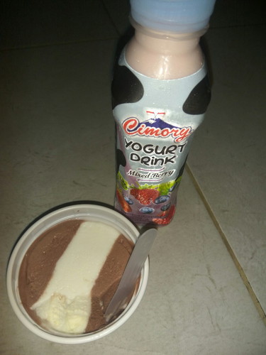 yogurt + es cream