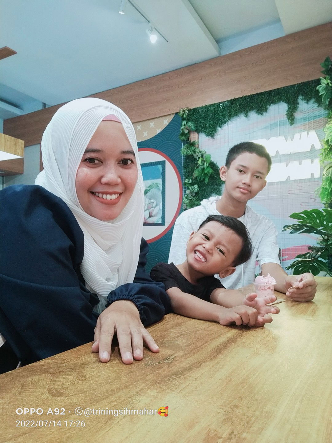 tri ningsih profile icon