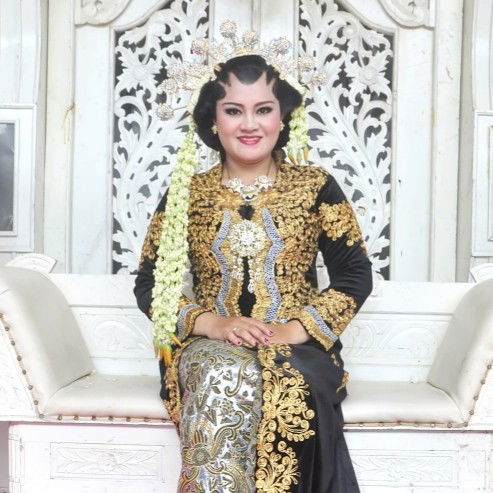 Elvira Oktaviany profile icon