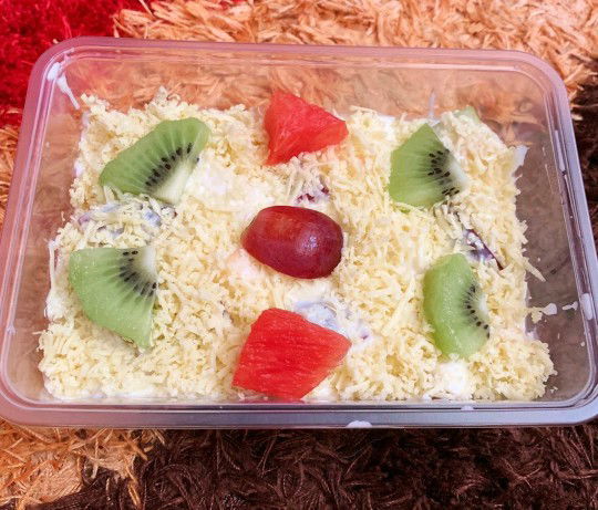 makan salad buah bisa?