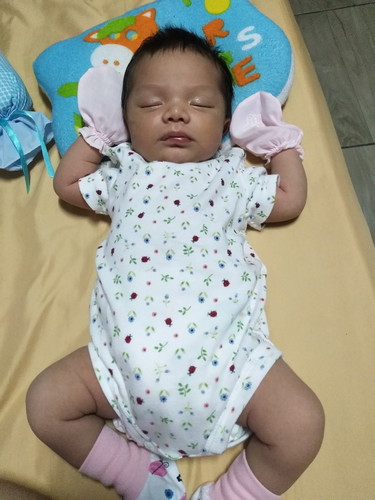 ลูกน้อยอายุ26วัน ไม่ถ่ายมา1วันแล้ว กินนมผง ผิดปกติไหมคะ