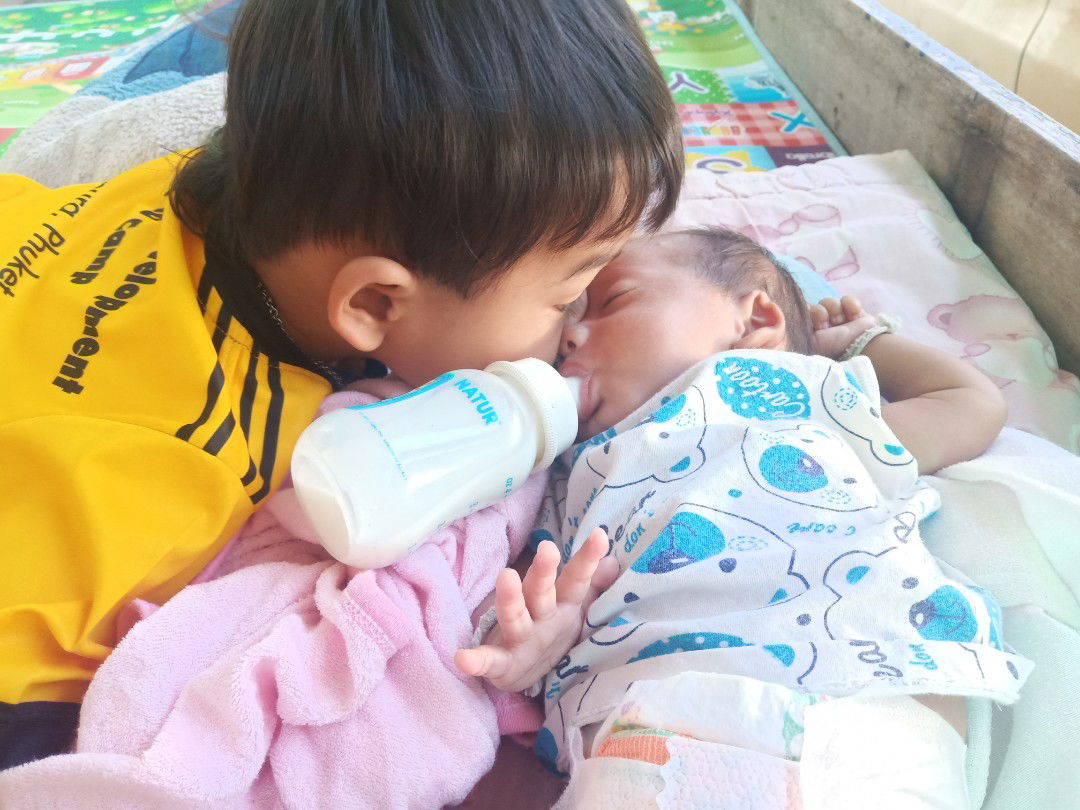 พี่น้องท้องเดียวกัน