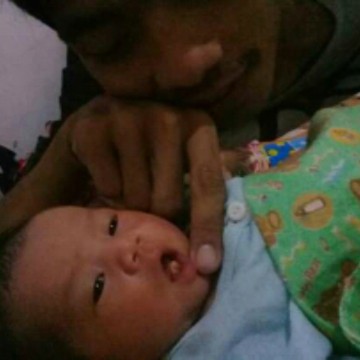 tumbuh gigi saat lahir