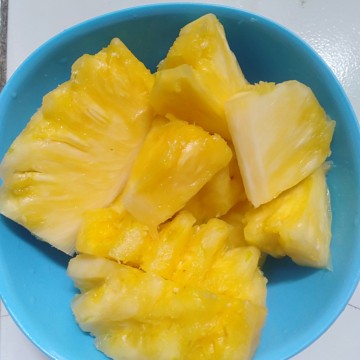 nyemil nanas
