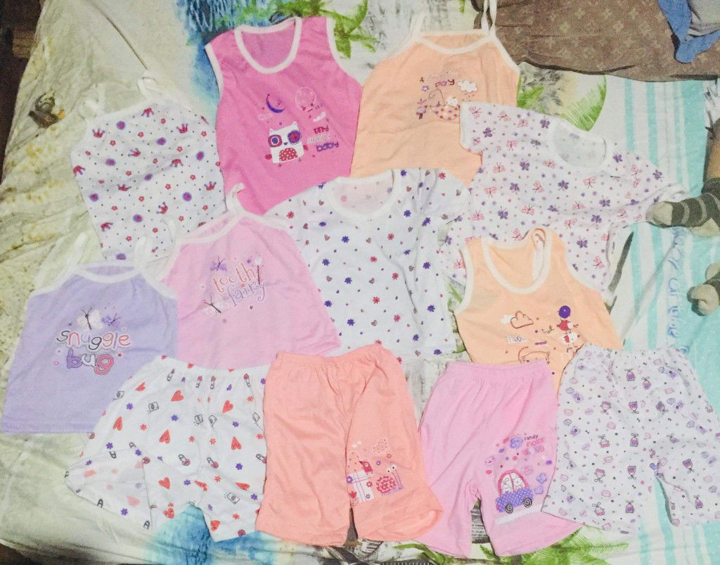 Selling/Baby Gir Clothes