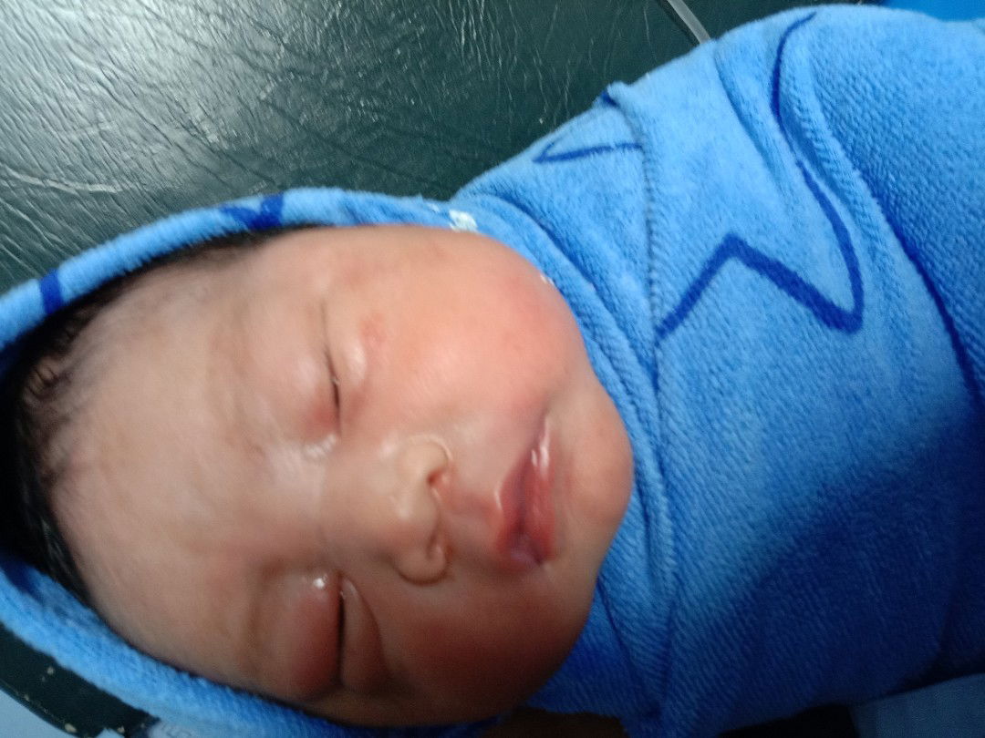 ผ่าคลอดจร้าเเบบดมยาจร้าน้องทีม4010กรัมจร้า