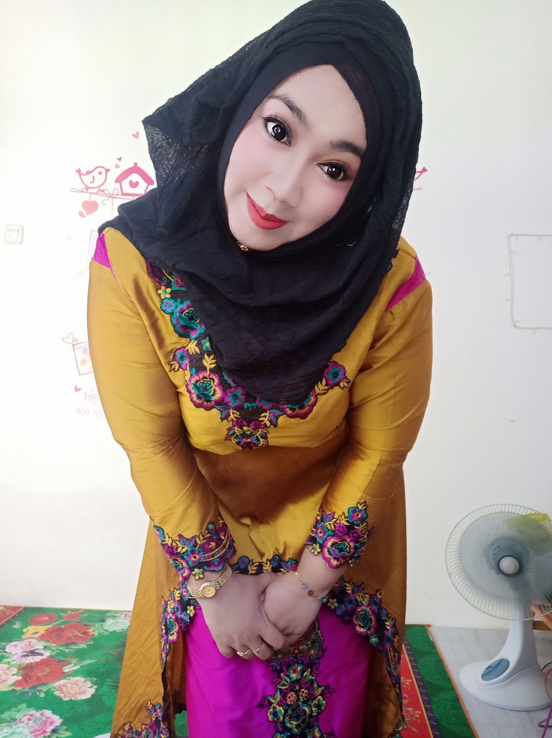 Ice Karyawati profile icon