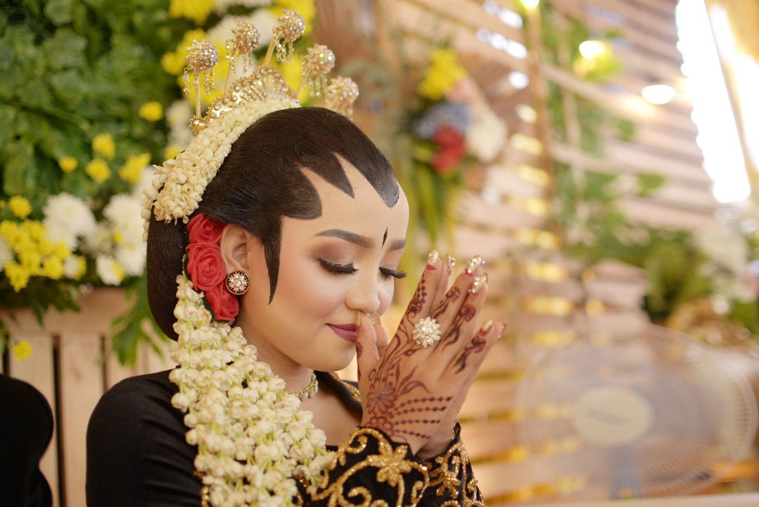 Ratna Sari profile icon