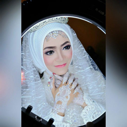 Dewi Etika profile icon