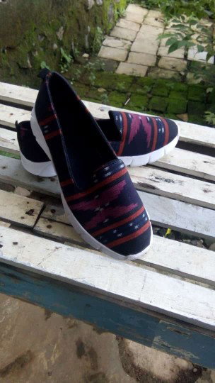 Sepatu Kain Troso