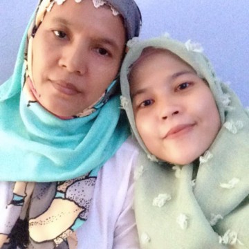 momen manis manja bareng ibundaku tersayang??