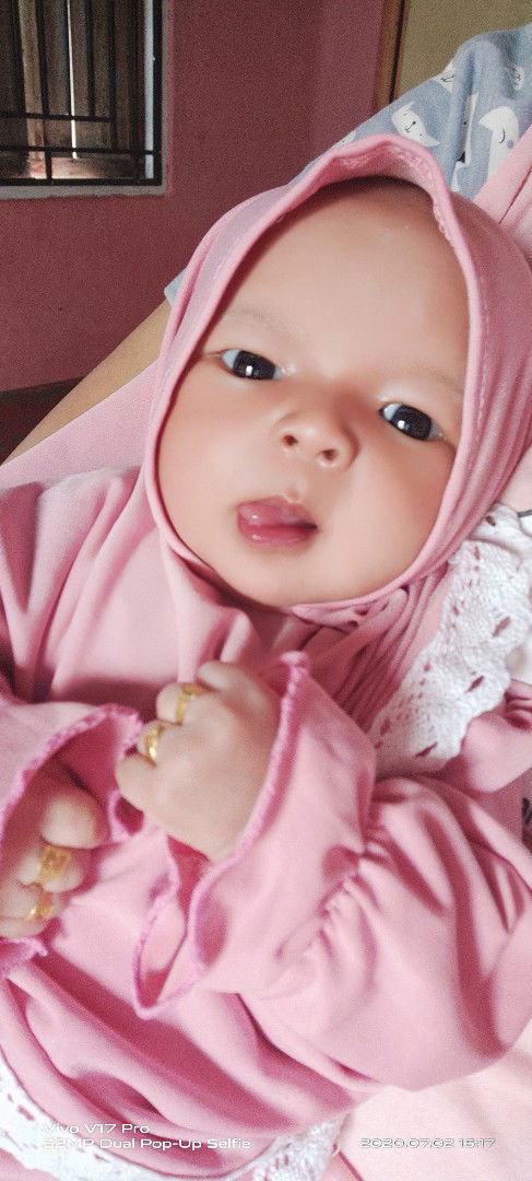 lahir putih kemerah"an skrg agak gelap