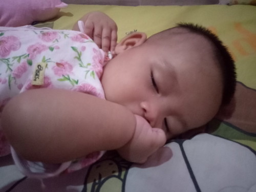 น้องดูดมือ