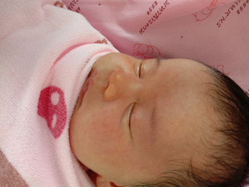 ลูกมีผื่นแดงๆเป็นจุดๆ