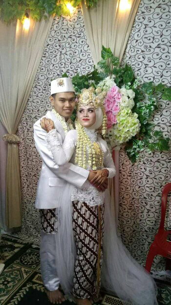 Siti Munawaroh profile icon