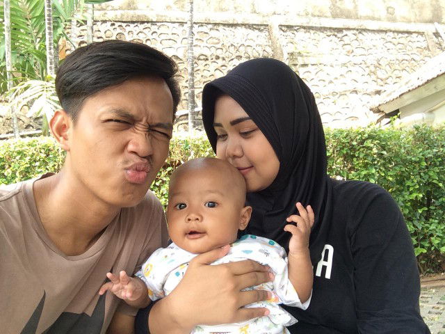 Dina Apriyana profile icon