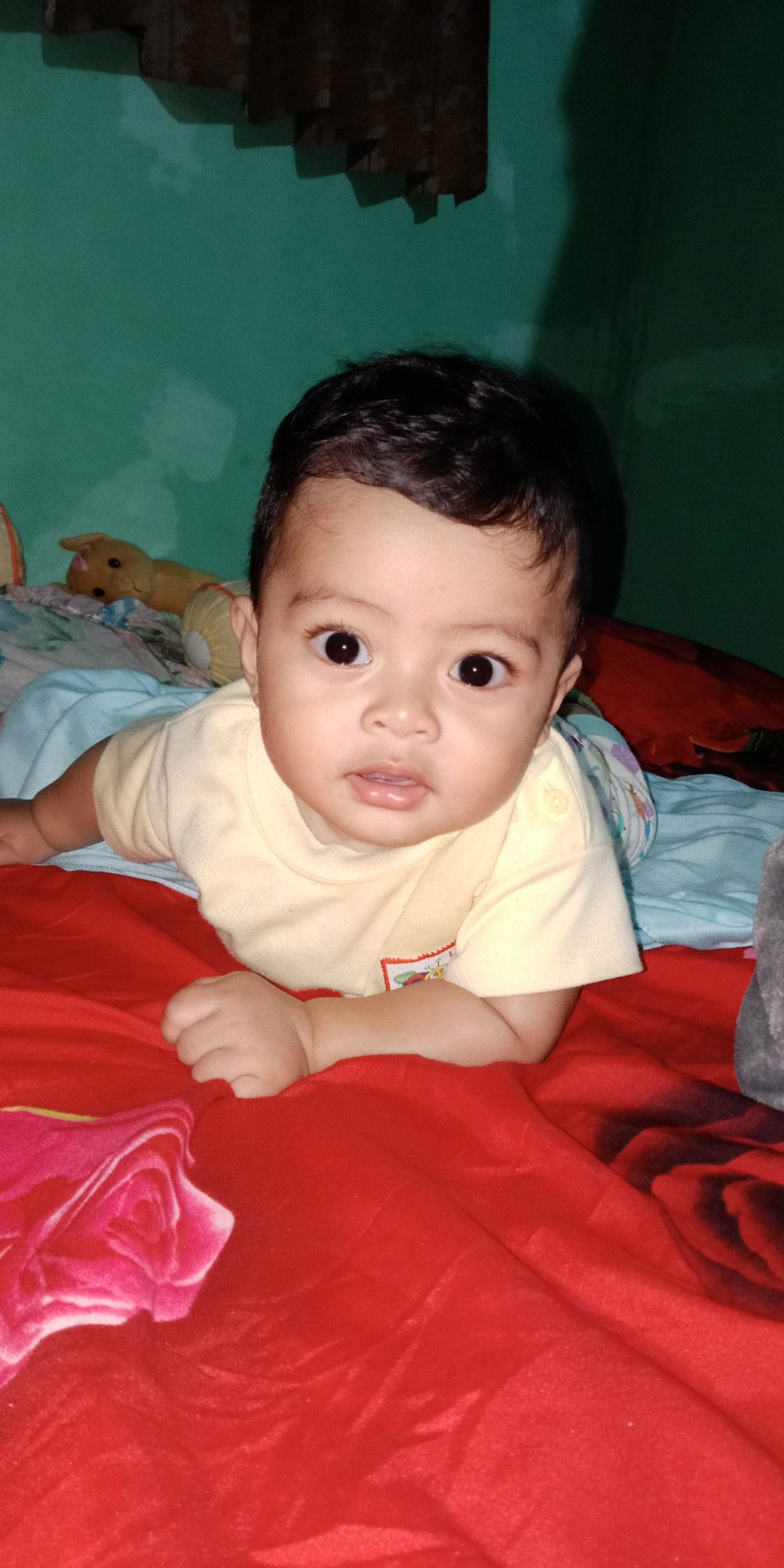 belum bisa duduk sma merngkak