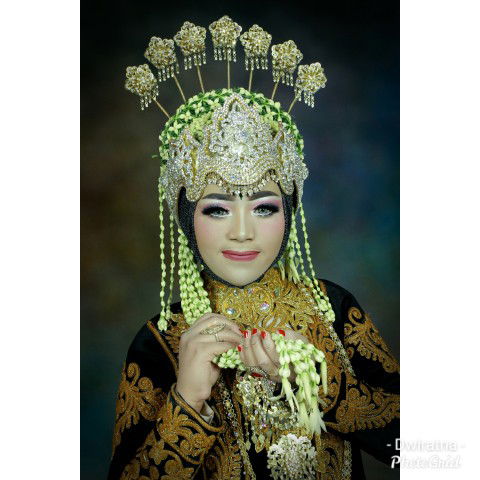 Dwi Ratnasari profile icon