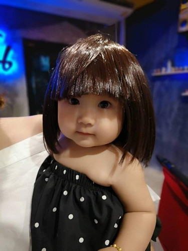 หนูชื่อเอญ่าค่ะ