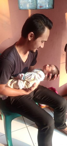 Tadi pagi berjemur sama ayah