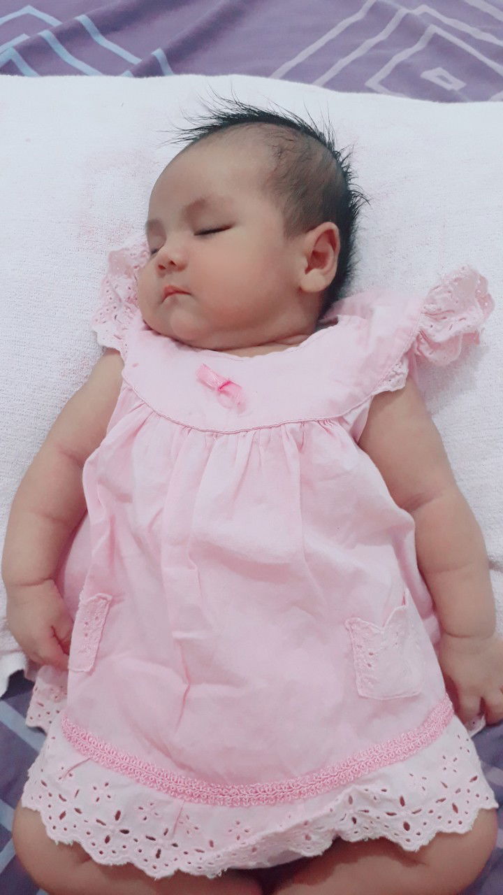 Alhamdulillah hari ini  usia Najma Koutsar zendeghi Amira sudah 1  bulan