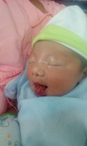 หนูชื่อ น้องเนยค่ะ หนูออกมาได้ 4 วันเเร้ว คลอดธรรมชาติ