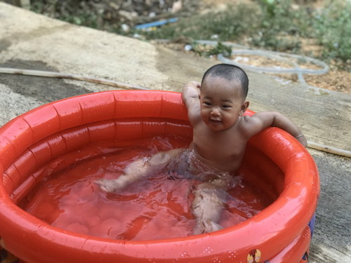 เล่นน้ำ