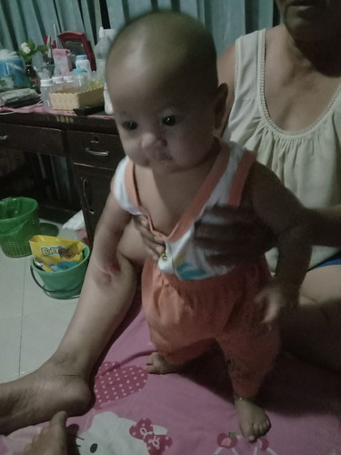 น้องชอบยืน