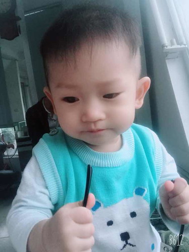 Bé nhà mình được gần 10m rồi . Nhưng dạo này nó bỏ sữa ngoài các mom ạ. Chỉ bú mẹ thôi . Giờ làm sao để bé uống thêm sữa ngoài bây giờ ạ?