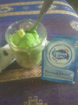 alpukat + susu bendera