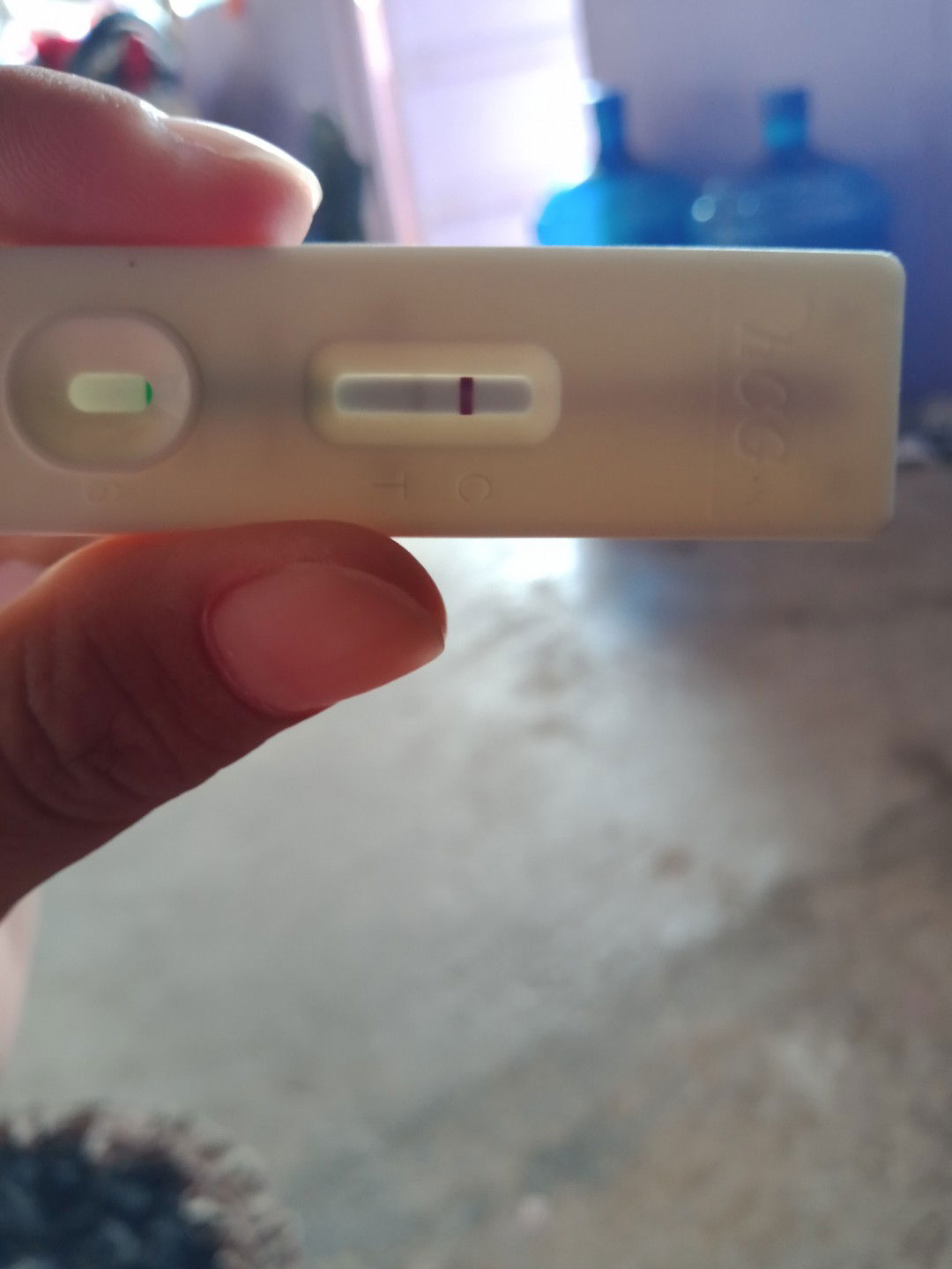 แม่ๆๆเห็นกี่ขีดคะ  2-3วันมานี้รู้สึกแปลกๆๆกินของเปรี้ยวมา2วันติด มีอาการปวดเต้านมมาก เรยซื้อมาตรวจดูคะ  ขอบคุนทุกความคิดเห็นนะคะ