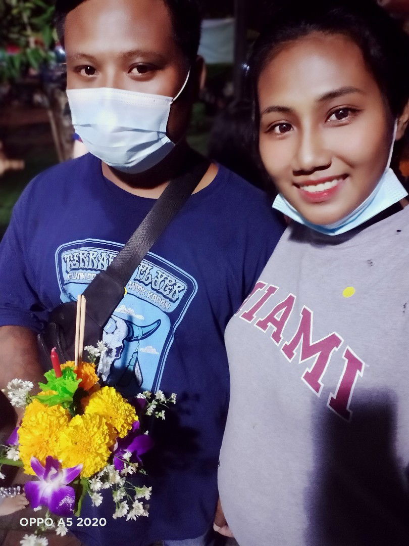 พลอยลี่ เขาน้อย รุ้จักป่ะ profile icon