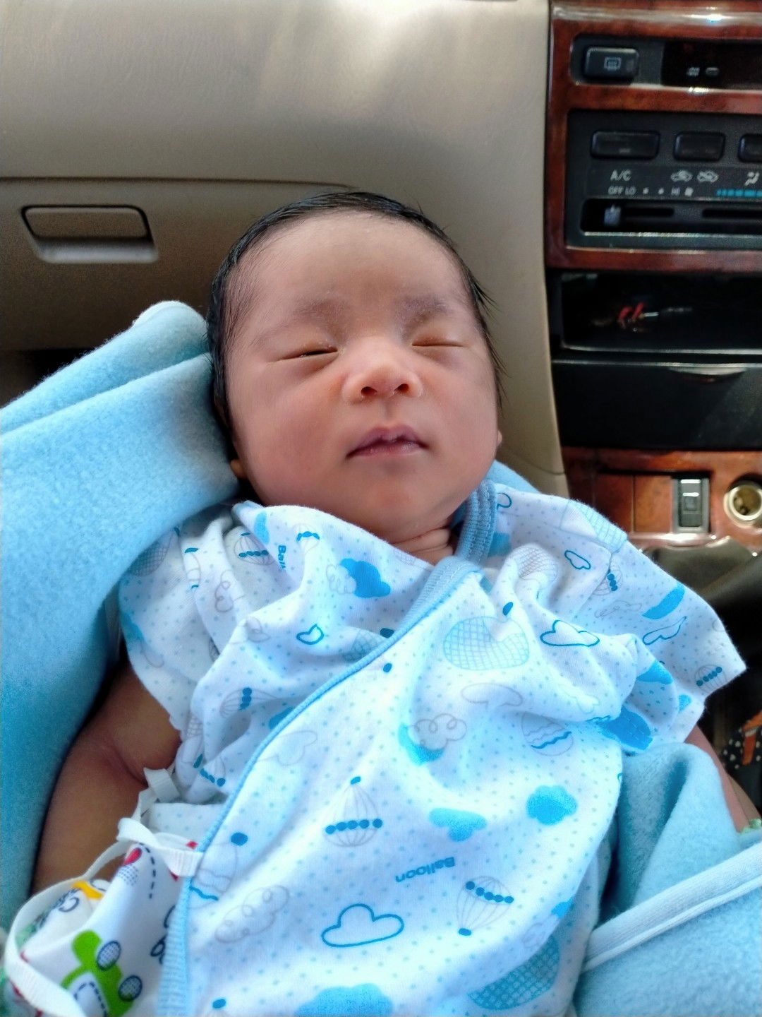 แตกแล้วค่ะขออวดรูปลูกตัวเองบ้าง