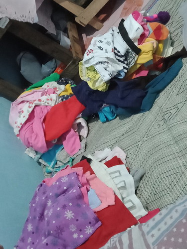 PRELOVED . FROM 10 TO 80 PESOS ONLY .