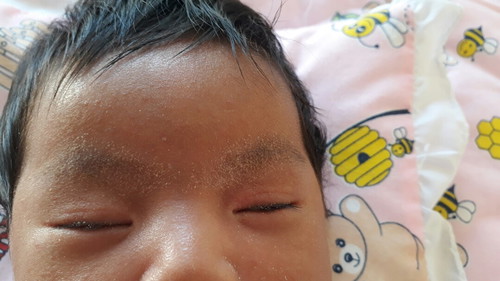 hi po..magtatanong lang ako about sa kilay ng bby ko 5 weeks old