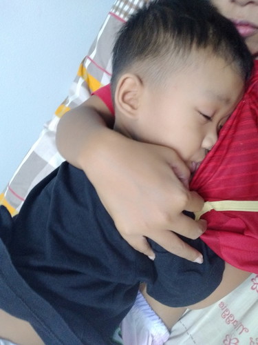 ลูกคนโตยังไม่ยอมทิ้งนม