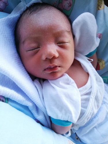 ano po maganda milk or vitamins na pasok sa budget yung nakakataba kay baby 15days old
