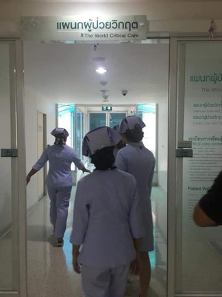 มารู้ตัวว่าเป็นแม่คนก็ตอนที่หมอบอกว่า "ขอแสดงความยินดีด้วย คุณตั้งครรภ์ได้2สัปดาห์แล้ว ช่วงนี้ระวังรักษาสุขภาพ ทานยาตามที่หมอสั่งทุกวันนะครับ !!!