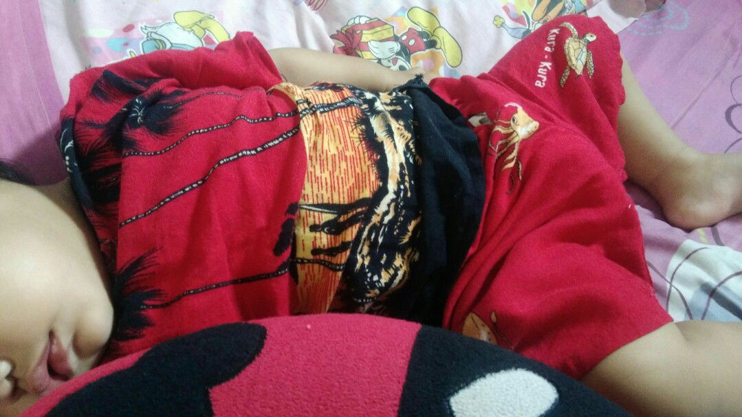 anak tidur kedutan terus