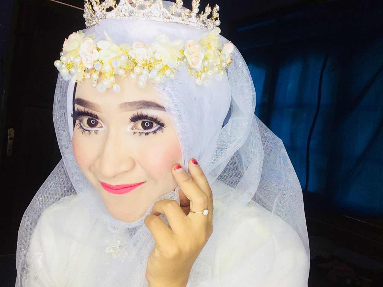 Dewi Widiyas profile icon