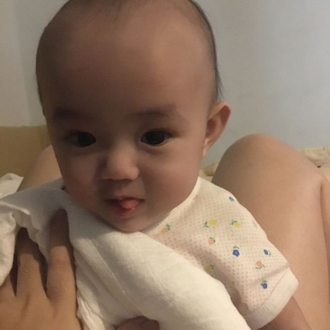 น้องชอบแลบลิ้นค่ะ