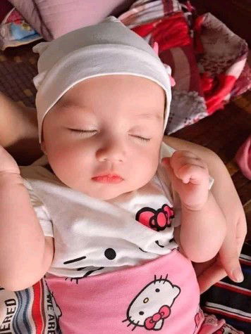 mona sari delvi profile icon