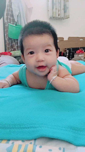 ไม่ยอมให้อุ้ม ชอบเล่นบนที่นอน