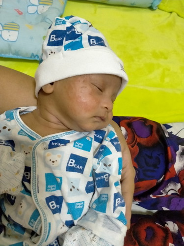 ลูกน้อยติดมือ