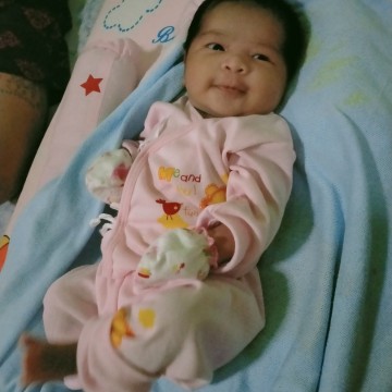 น้องมาริสานะคะ หนูได้17วันแล้วค่ะ หนูยิ้มเก่งไหมคะ