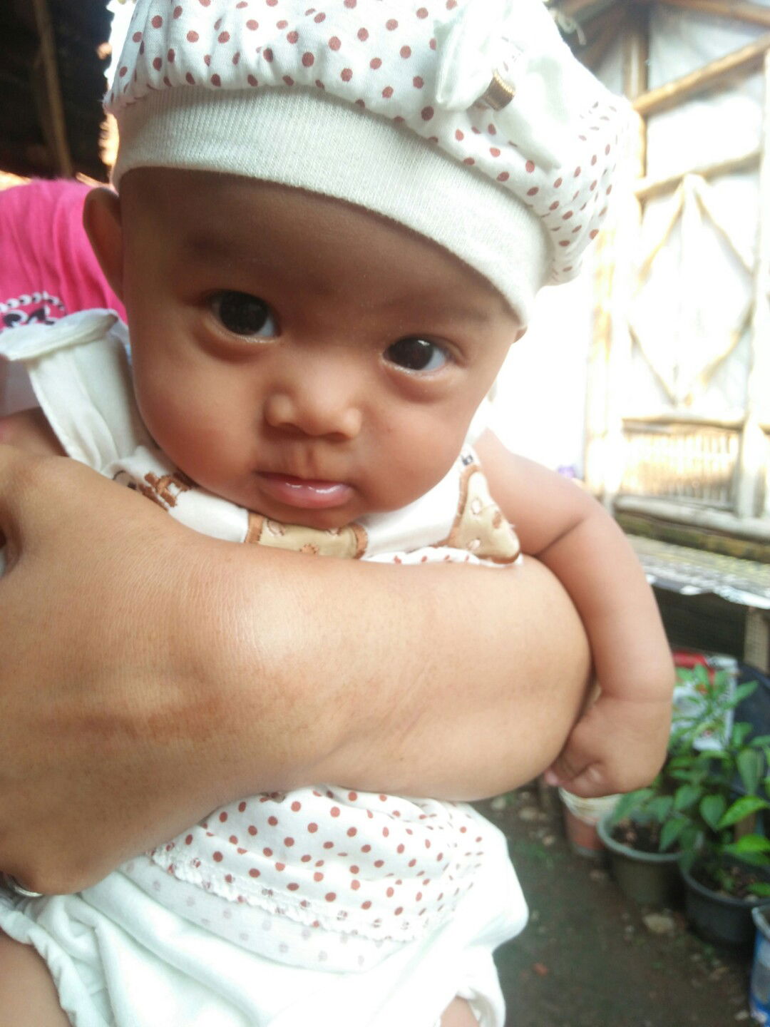 bayi nunduk saat di gendong depan