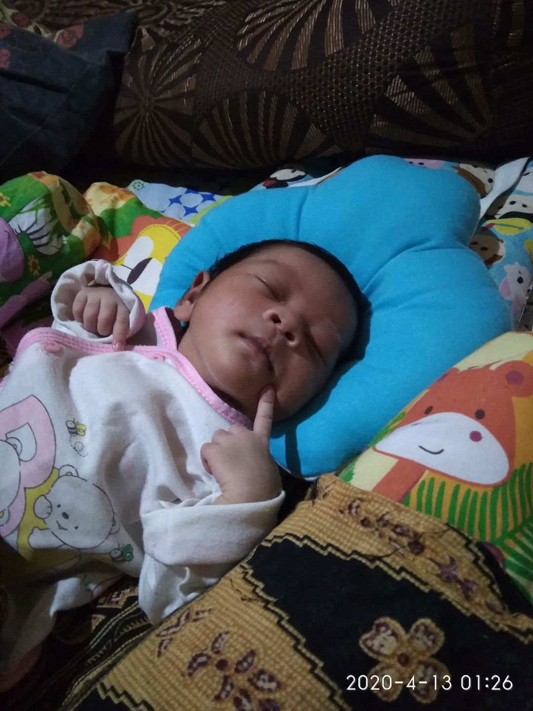 Ade krismahati profile icon