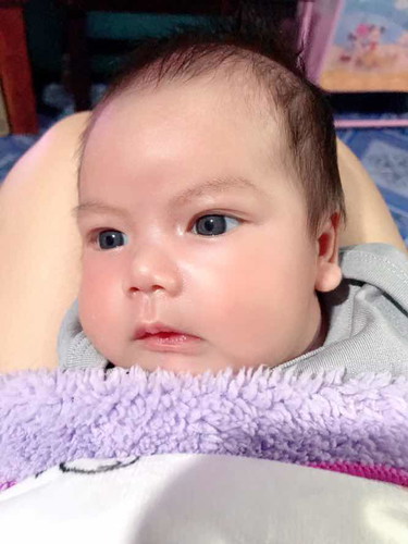 ตาสีเทา